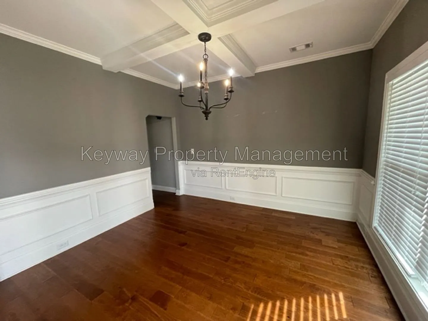 4 bed, 3.5 bath, 2401 sqft, $2,360 — Photo 2