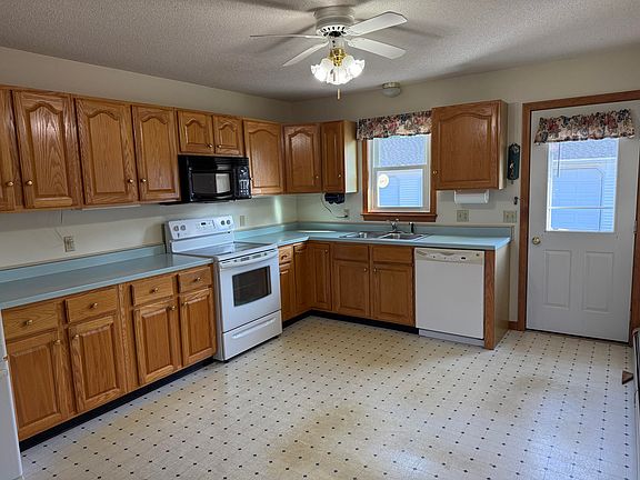 4th image of 28 Meadow View Lane #28