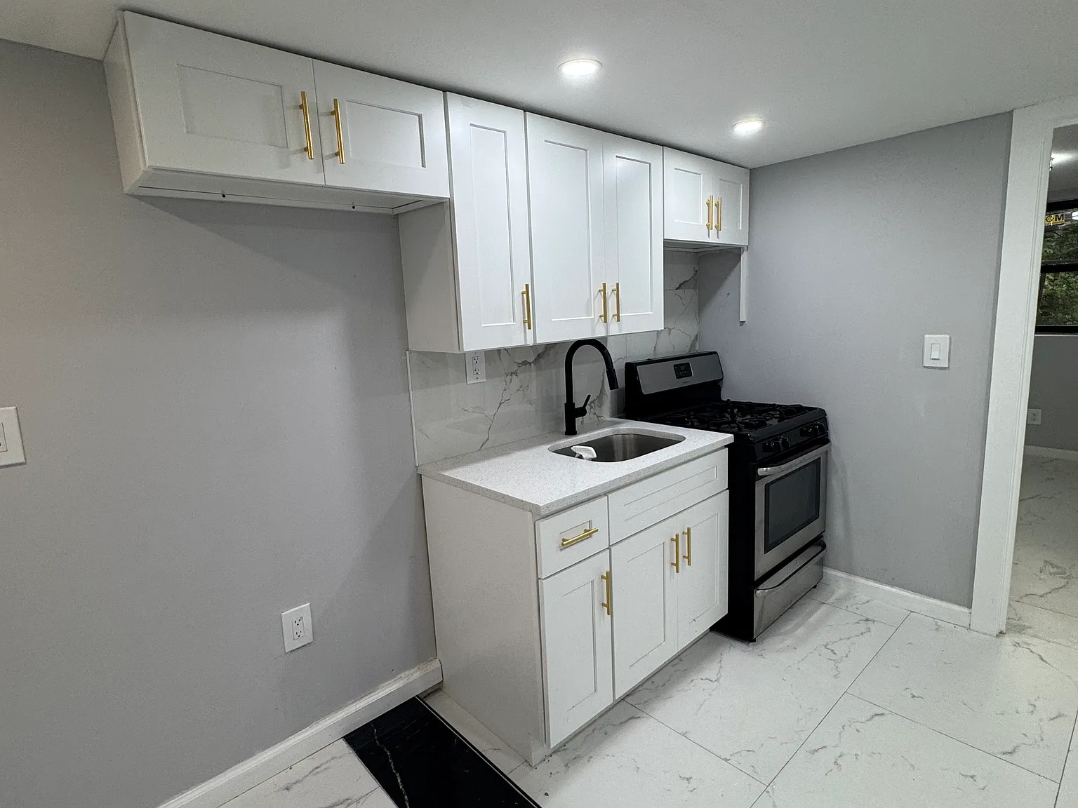 3 bed, $3,000 — Photo 2