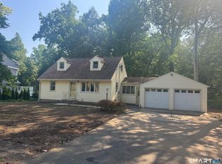 225 Winnepoge Drive, Fairfield, CT 06825
