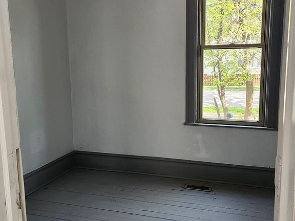 4th image of 10305 S Avenue J