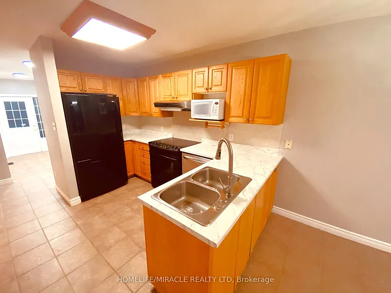 668 A Butternut Ave #MAIN — Photo 2