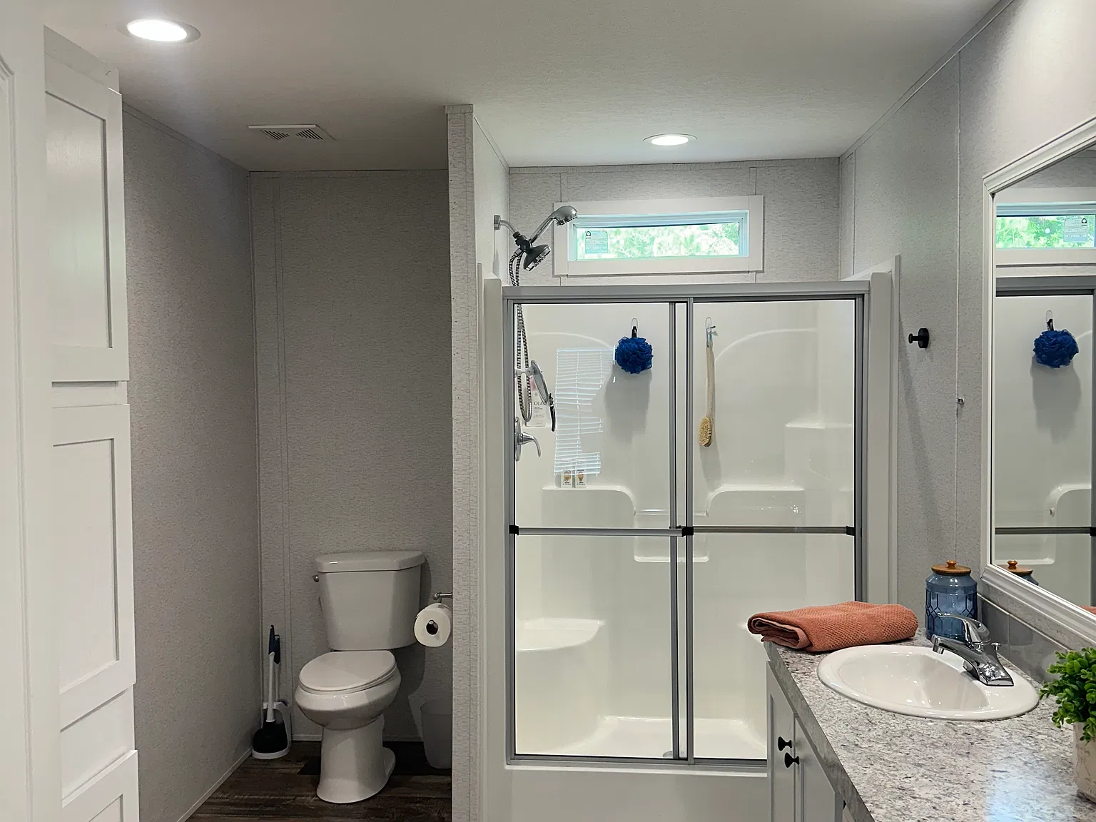 3 bed, 1800 sqft, $2,200 — Photo 4
