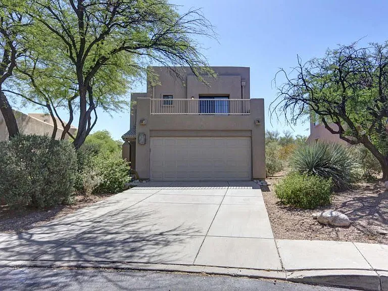108 N Champagne Pl — Photo 1