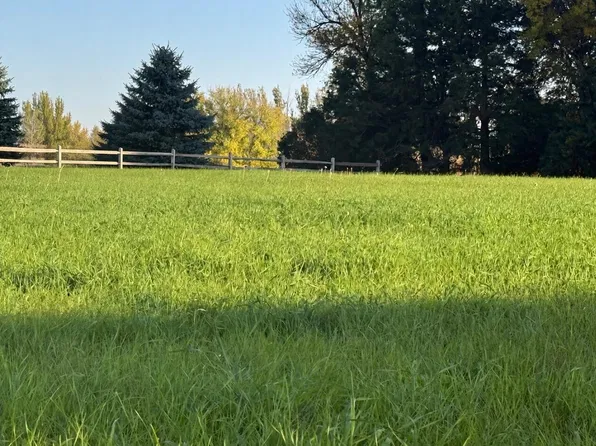 2606 Water View Dr, Aberdeen, SD 57401