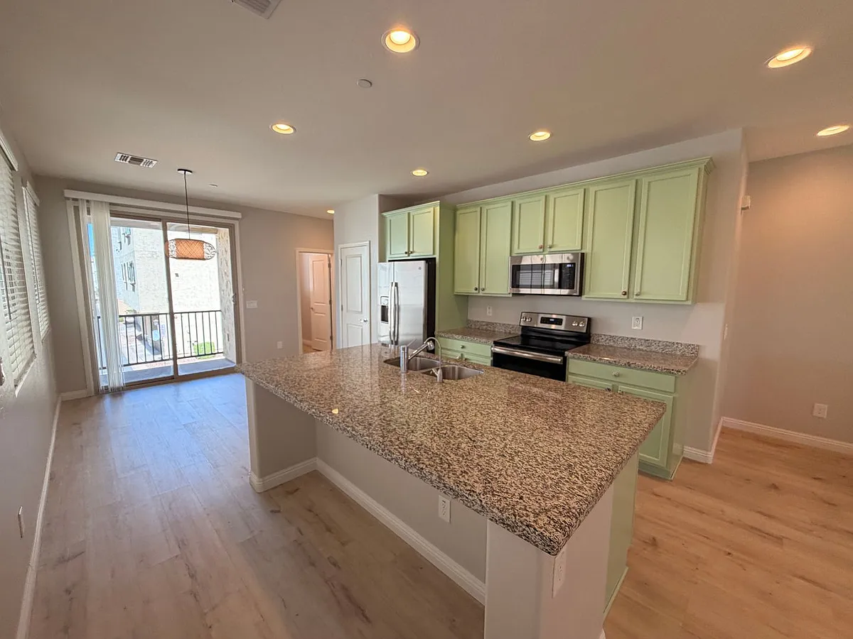 Building Photo - 2745 S Balsam Dr
