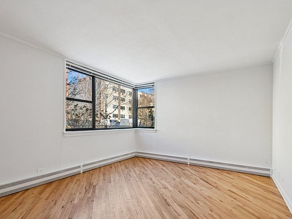 4th image of 525 W Aldine Ave APT 1E