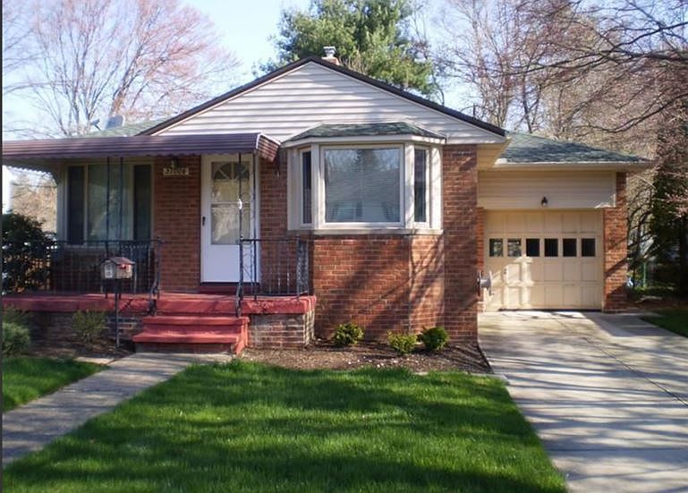 1st image of 31006 Carlton Dr