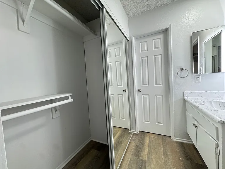 6736 Cleon Ave — Photo 30