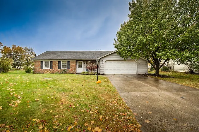 3901 Oakleaf Dr photo 1