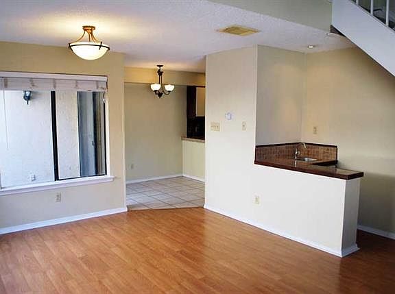 3rd image of 4242 N Capistrano Dr APT 121