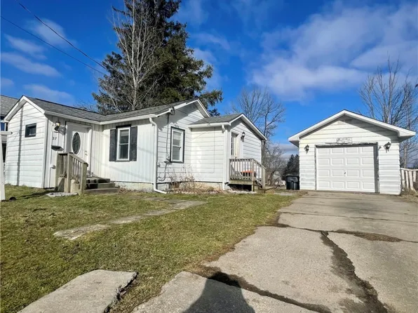 37 Grove St, Corry, PA 16407