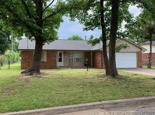 1004 Plainview Ave, Okmulgee, OK 74447