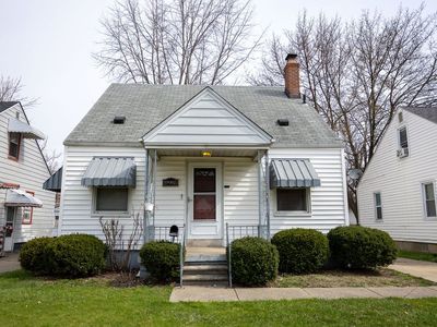 19985 Washtenaw St, Harper Woods, MI, 48225