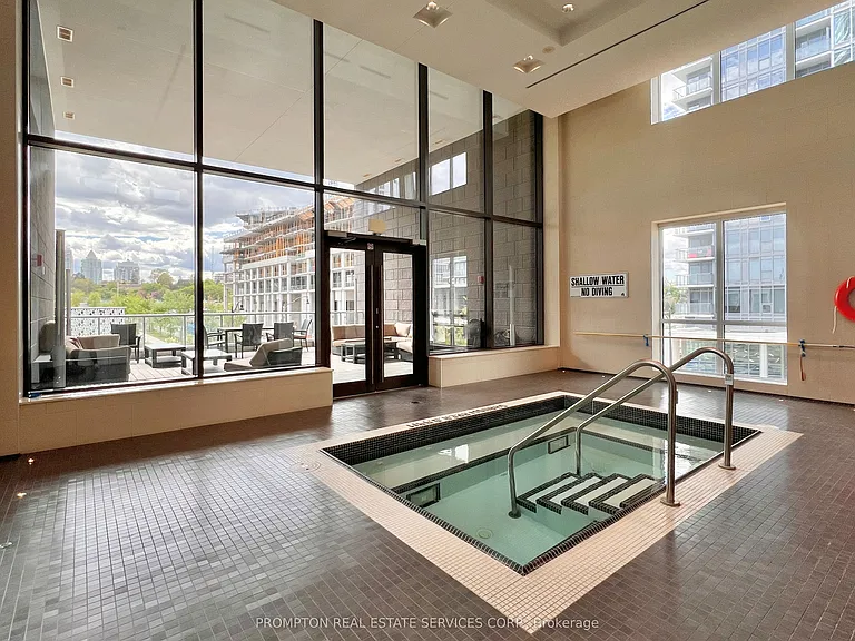 121 McMahon Dr #608 — Photo 37