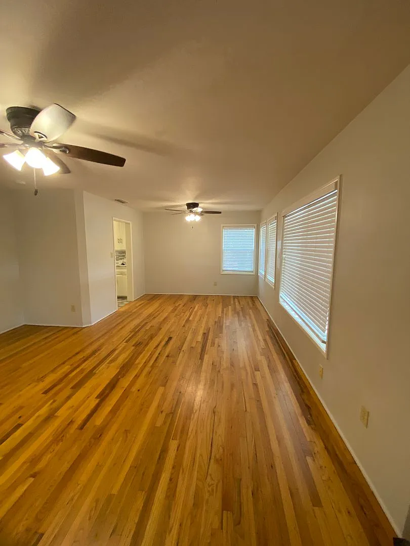 Cozy 3 Bedroom Home — Photo 2