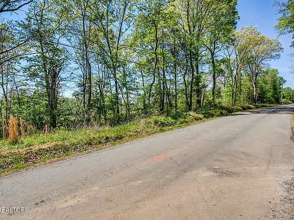 3rd image of 549 Oak Grove Rd