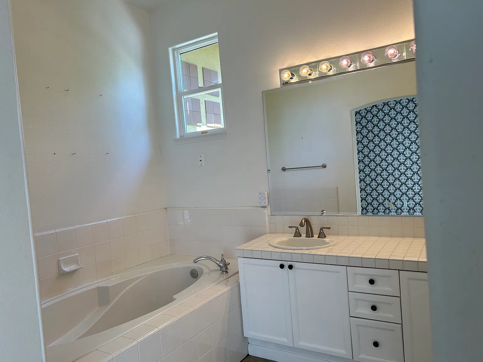 3 bed, 1771 sqft, $3,980 — Photo 3
