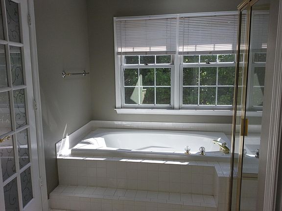 5th image of 421 Winding Rose Dr