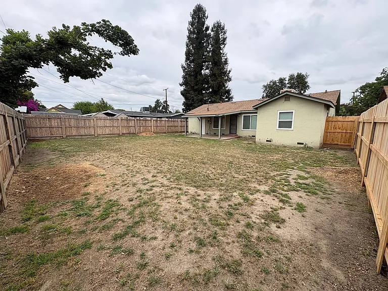 315 W Kaweah Ave — Photo 21