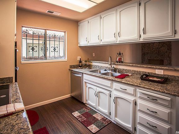 3rd image of 609 Burnham Ct