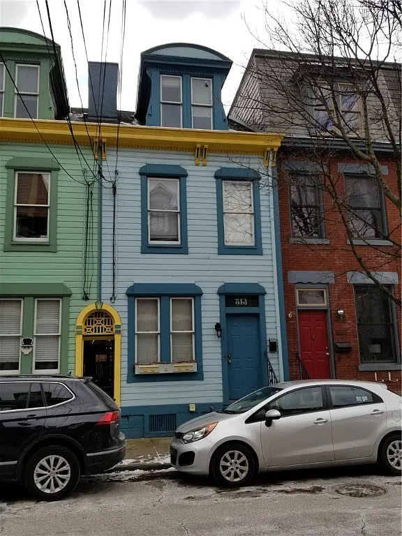 513 Avery St E photo 1