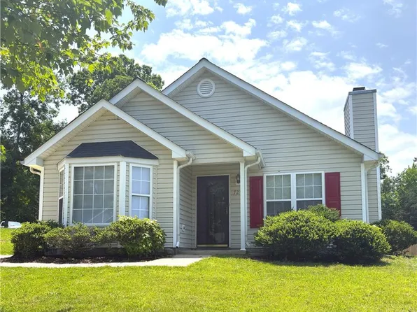 729 Foxridge Rd, Greensboro, NC 27406