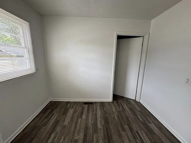 1088 S Morgantown Rd — Photo 13