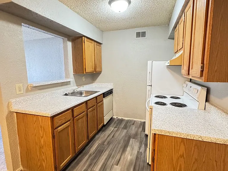 Pheasant Run Apartments — Photo 12