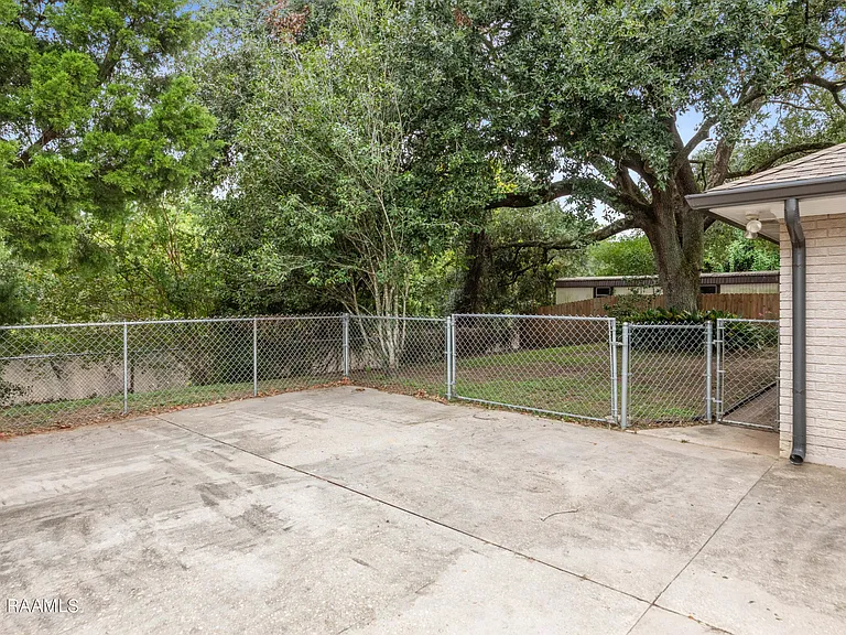 218 Debby Dr — Photo 29