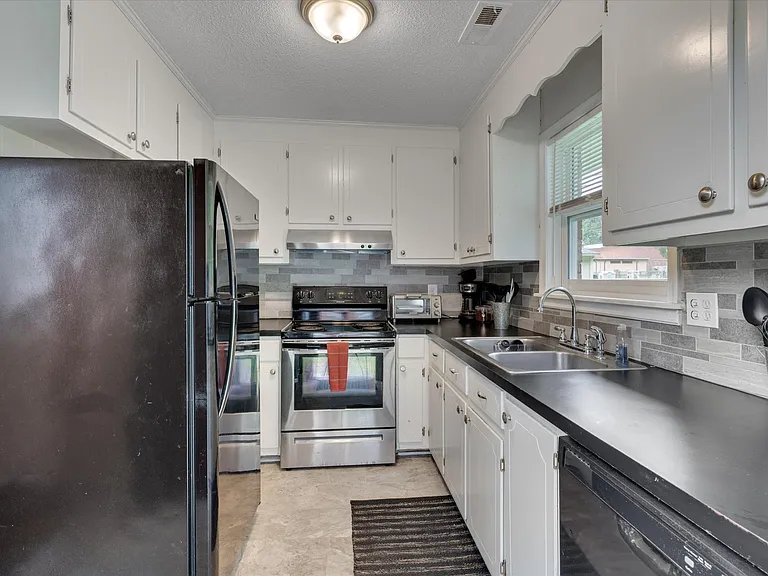 201 Parthenia Dr — Photo 18