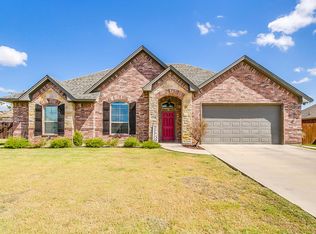 1716 Lakeway Dr, Cleburne, TX 76033