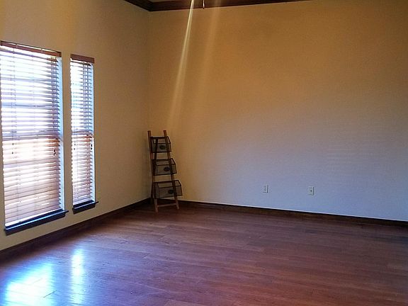 3rd image of 9008 NW 93rd Cir