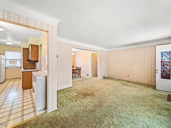 3rd image of 825 Bayridge Blvd