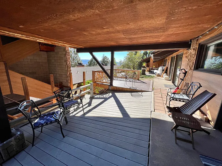 Outdoor deck