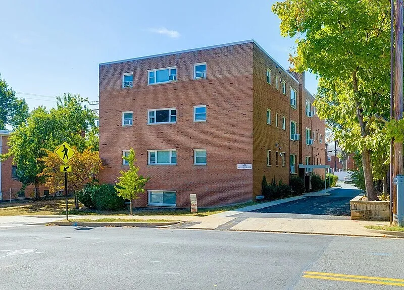 1 bed, 1.0 bath, 960 sqft, $1,254 — Photo 1