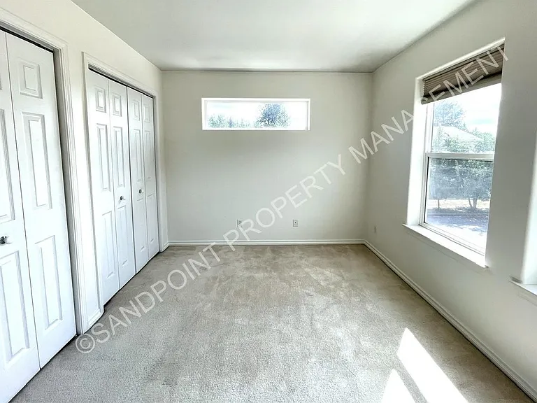 423 Louis Ln — Photo 18