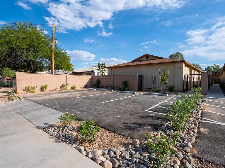 1620 E Hedrick Dr #1 — Photo 27