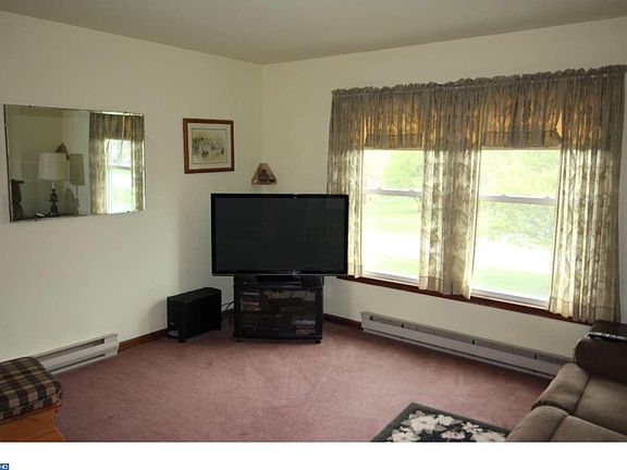 4th image of 8 Cochran Dr