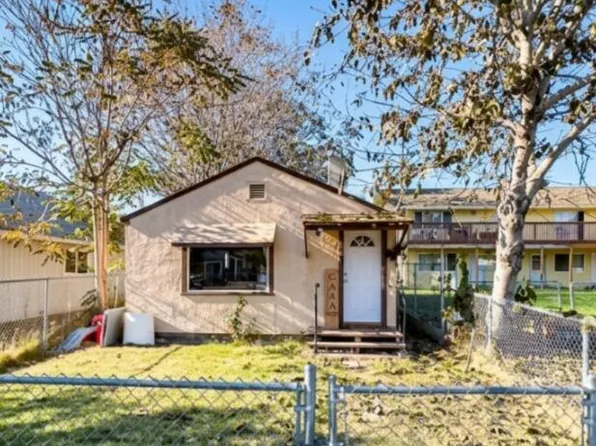 204 Avenue F, Grandview, WA 98930