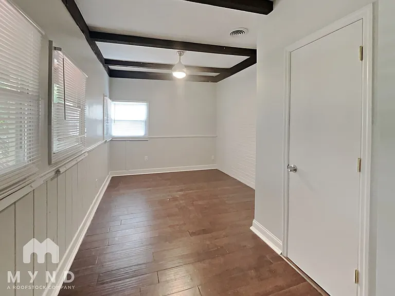 137 Roebuck Dr — Photo 13