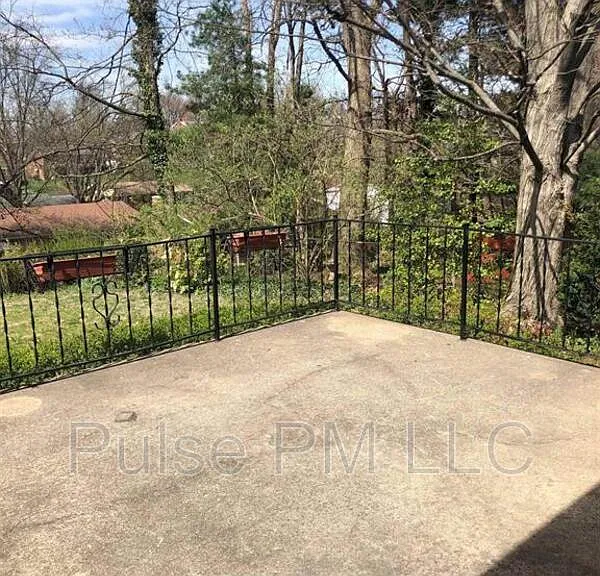 3920 Lloyd Ave — Photo 8
