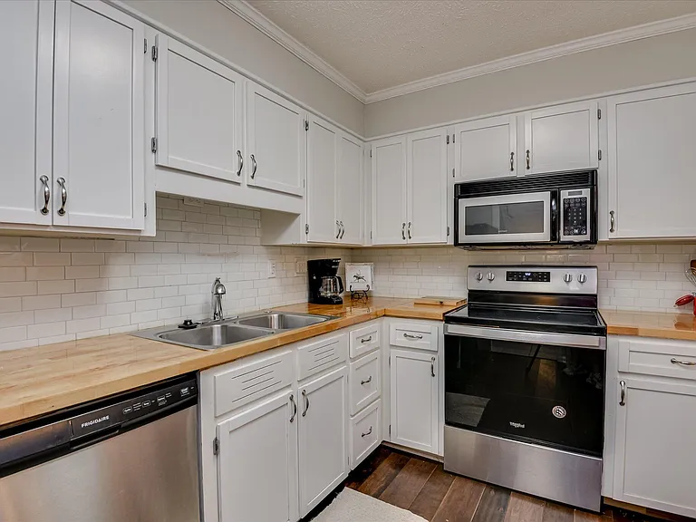 314 Laurens St SW #B — Photo 9
