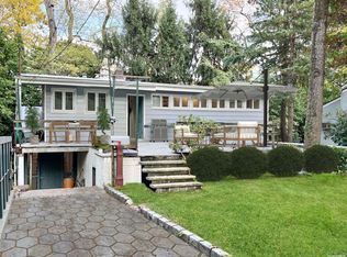 20 W Terrace Rd, Great Neck, NY 11021