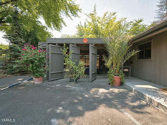 Entry to backyard patio