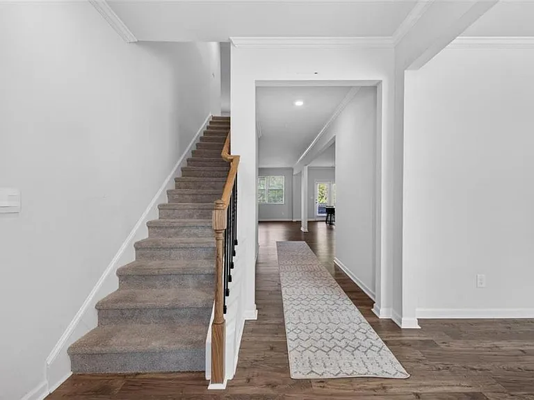 7566 Jennadee Dr — Photo 2