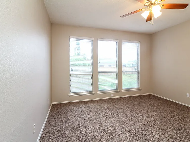317 Pebblebrook Ln — Photo 14