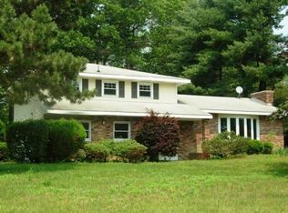 831 Worcester Dr, Niskayuna, NY 12309