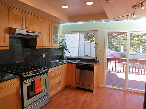 4th image of 250 Greenview Dr