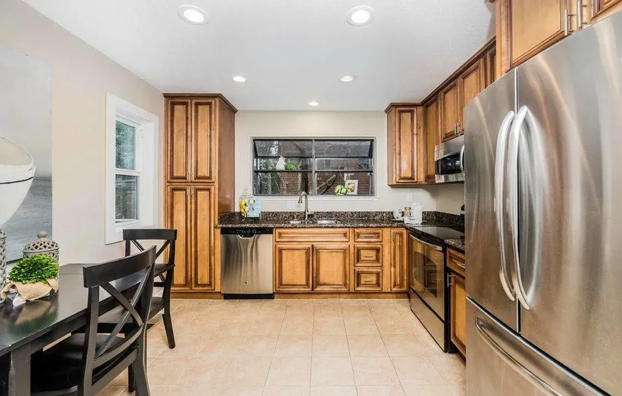 3 bed, 2.5 bath, 1708 sqft, $4,500 — Photo 2